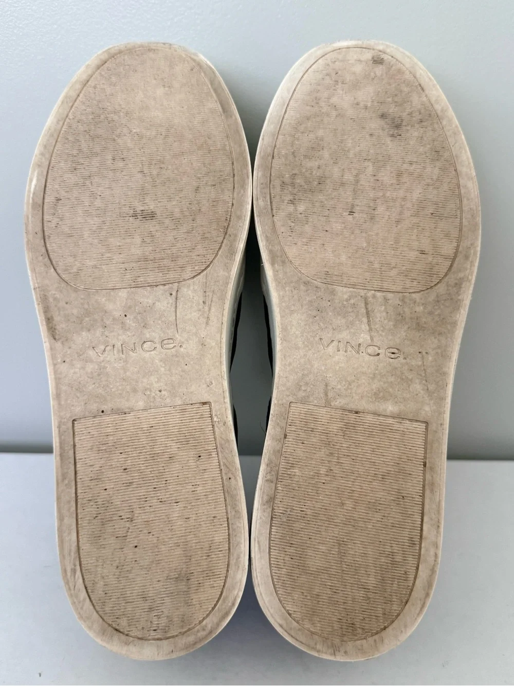Vince comfortable black